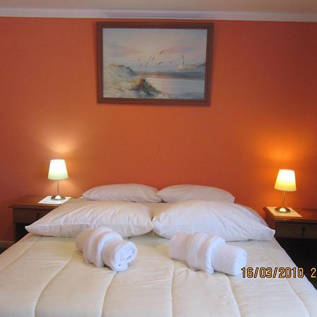 Patagonia Swiss House Hotel Puerto Natales Exterior photo
