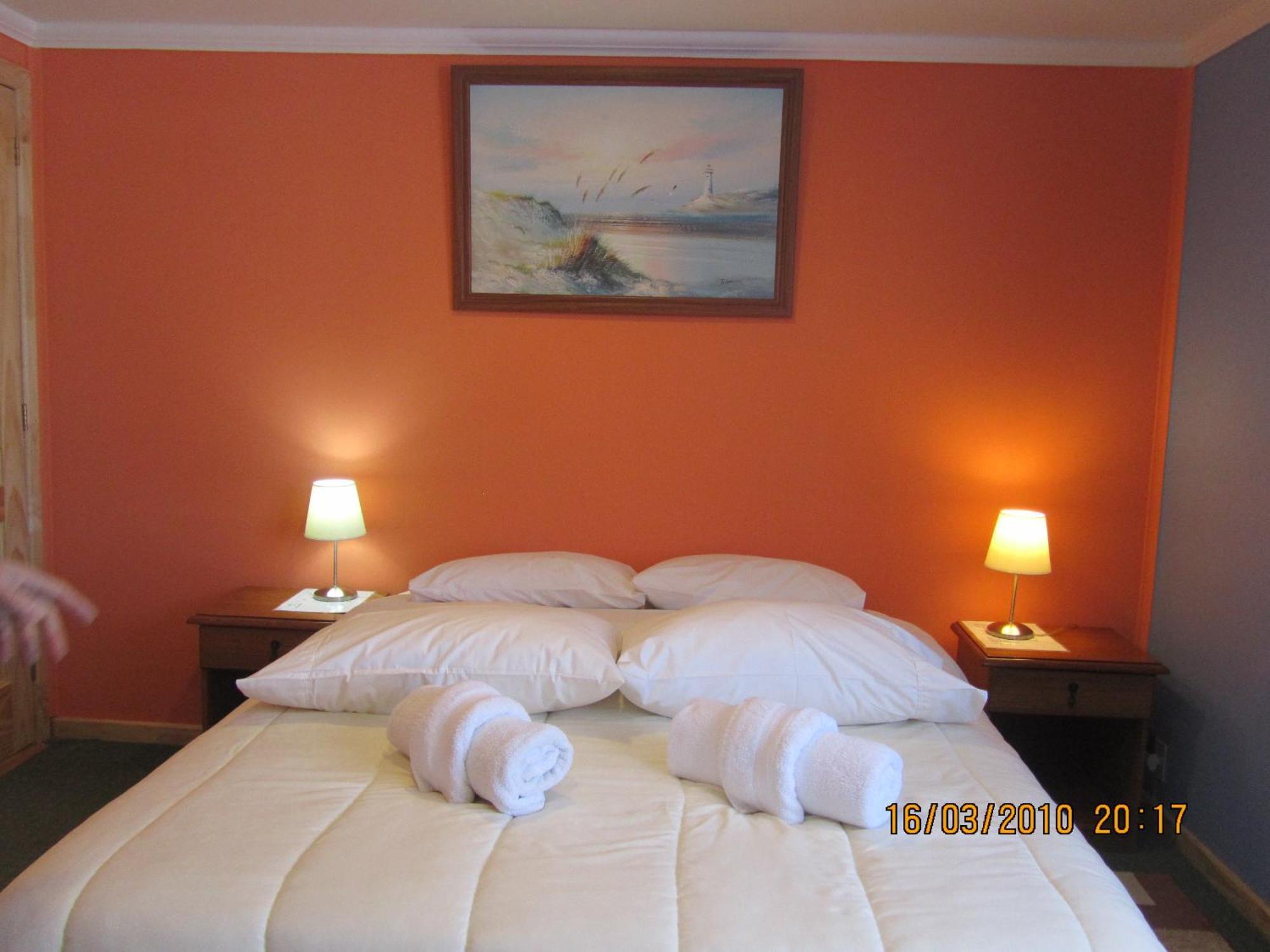 Patagonia Swiss House Hotel Puerto Natales Exterior photo